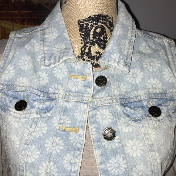Floral button up denim vest - Picture 7 of 7